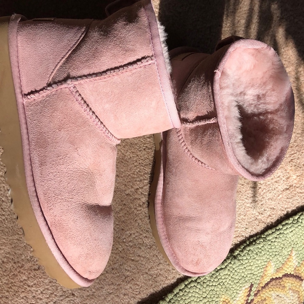 Pink uggs